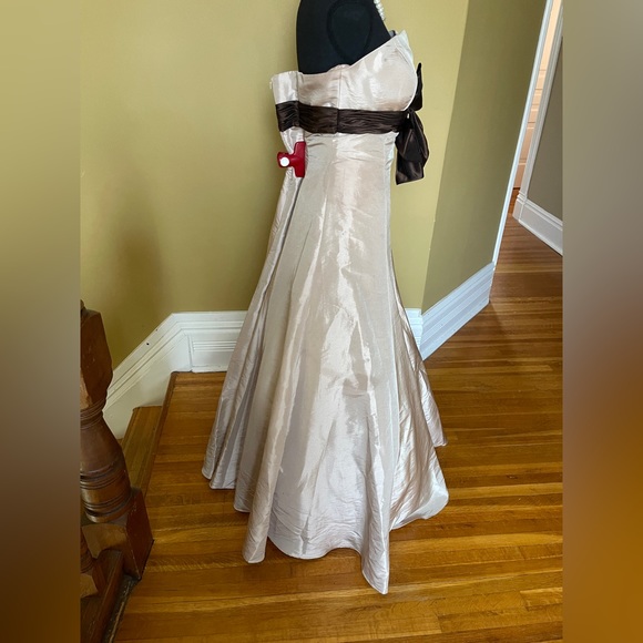 Ballgown size 14 - Picture 4 of 12